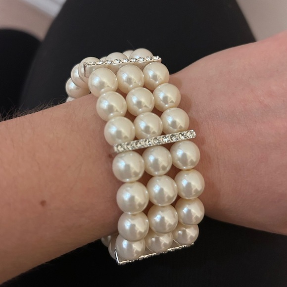 Women’s faux pearl Bridal bracelet - Picture 3 of 5